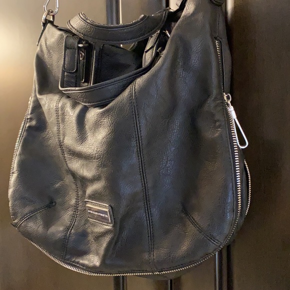 United Colors Of Benetton Handbags - United Colours of Benetton vintage crossbody shoulder hobo bag-expandable